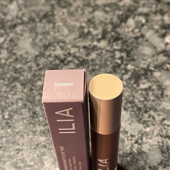 ILIA Liquid Powder Eye Tint in Tannin a rich brown cream to powder award winning - Picture 10 of 10